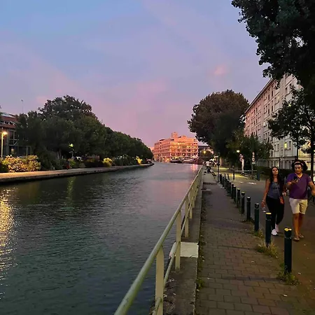 Bright By The Canal شقة